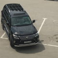 «Я паркуюсь как чудак»: Lexus 002 или 054 — кто круче (фото)