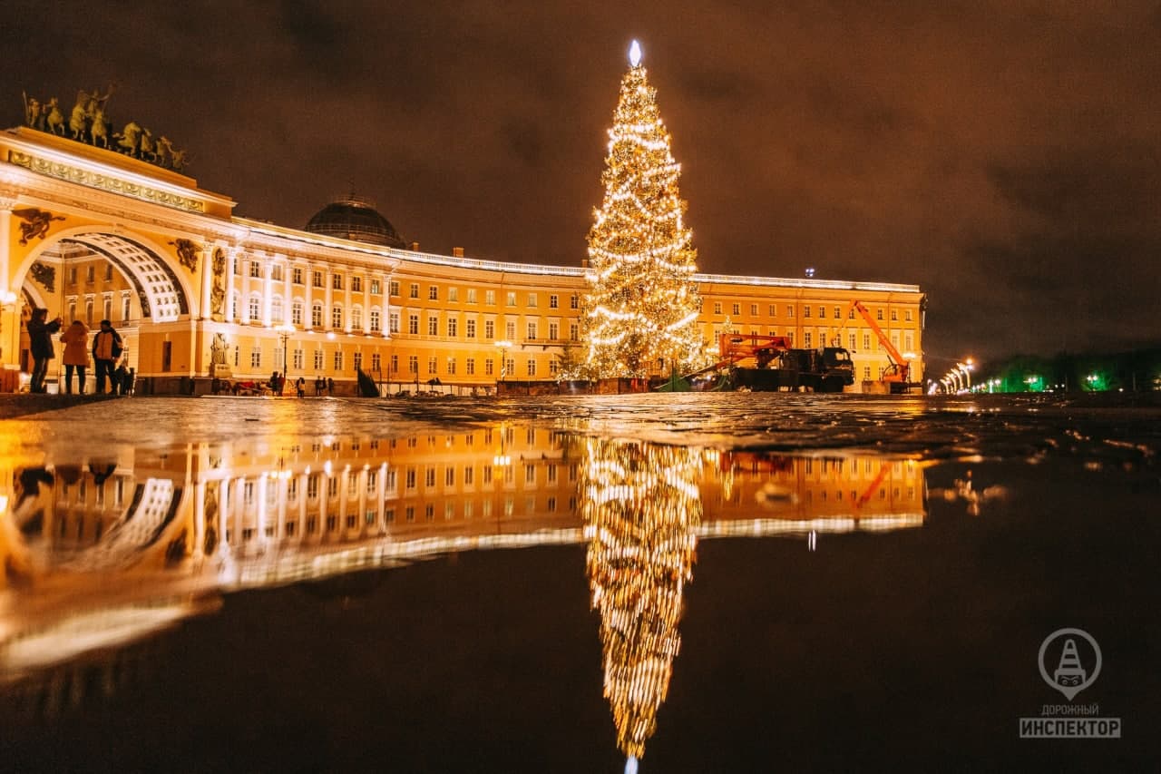Дворцовая площадь в Санкт-Петербурге новый год 2022
