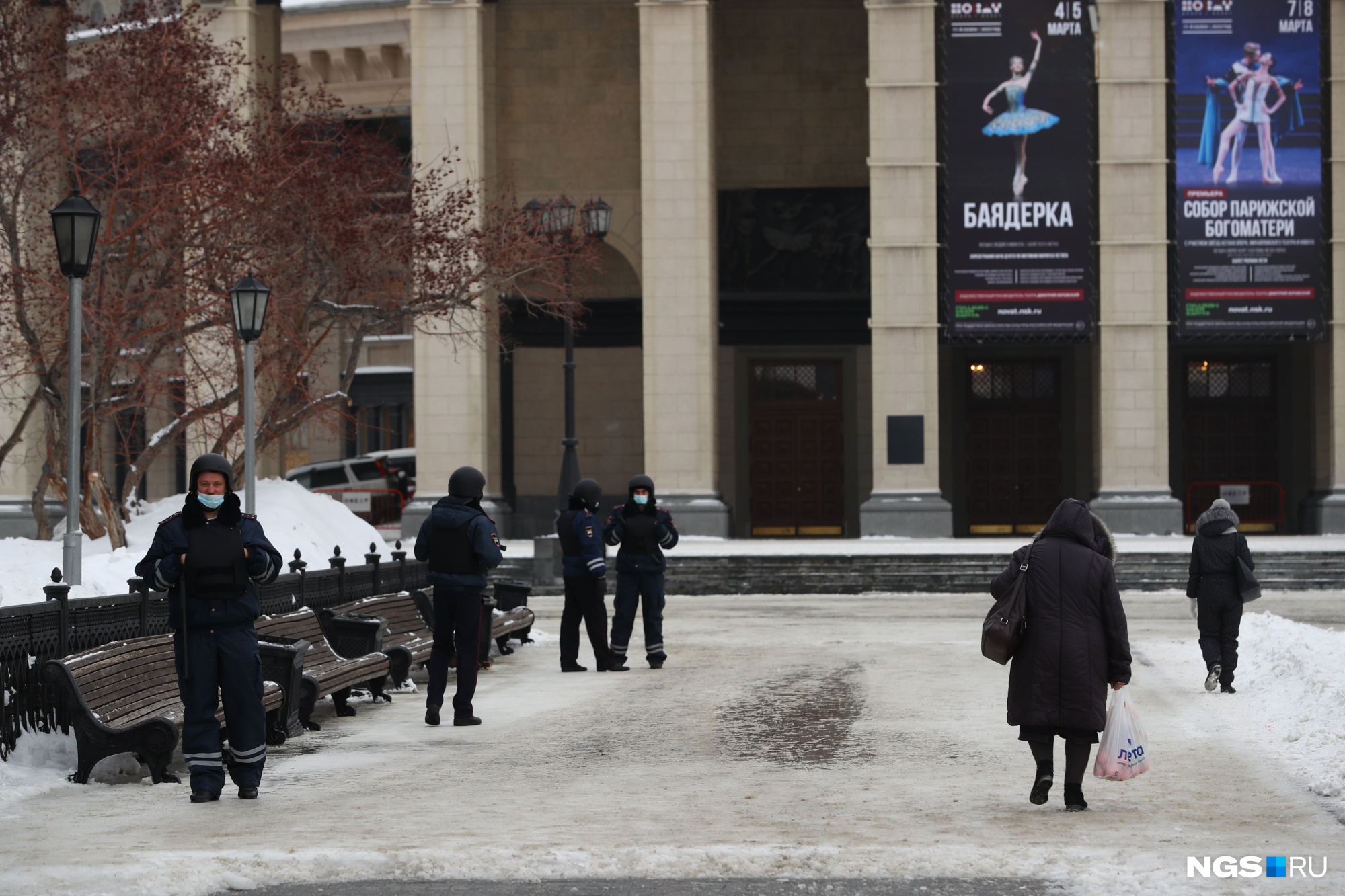 Полиция на площади Ленина