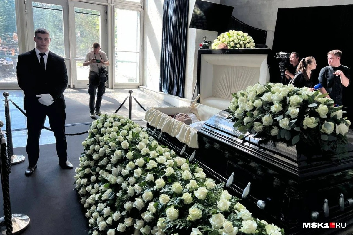 смерть фриске фото похорон