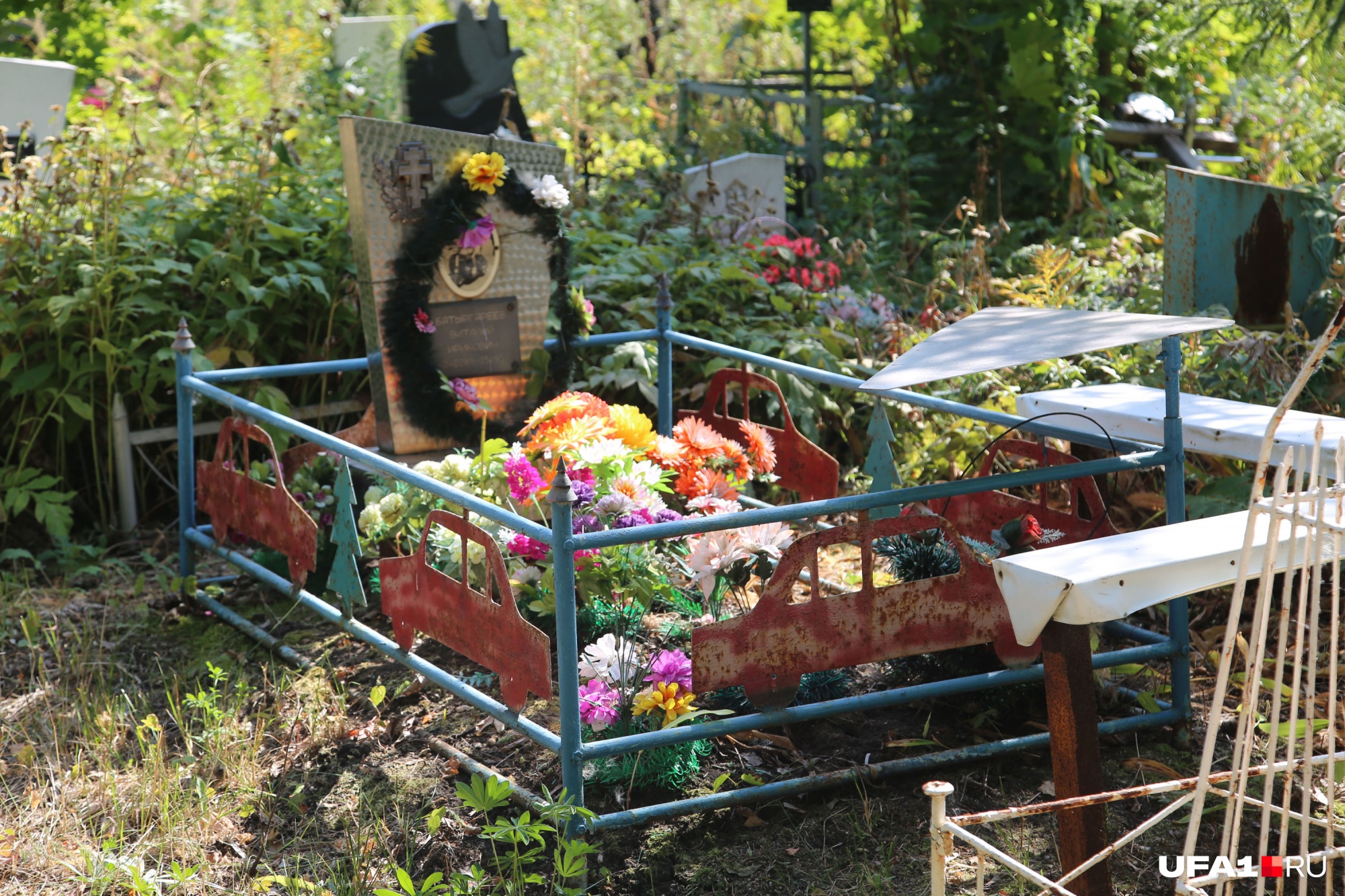 фото могилы горбачевой
