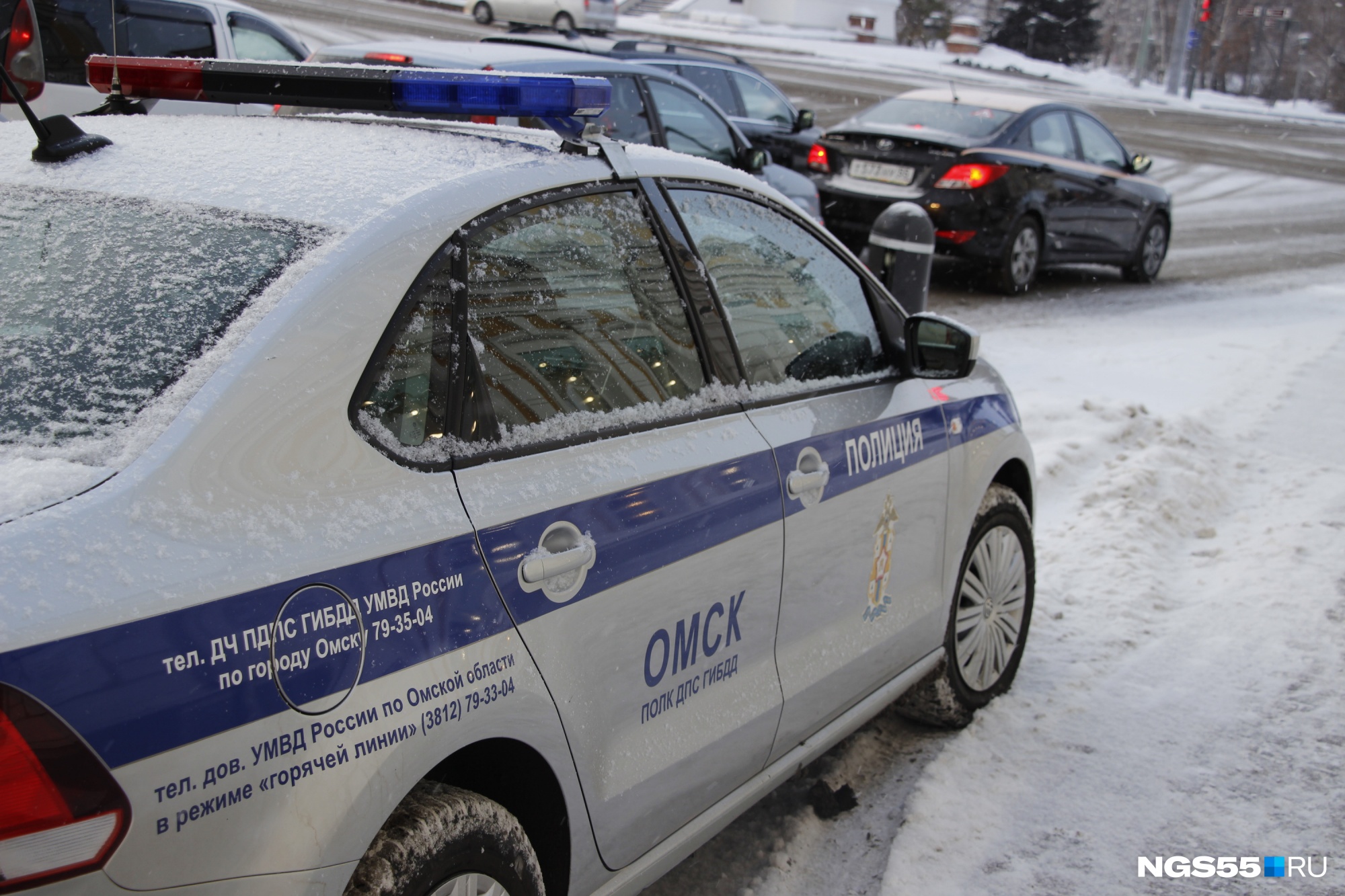 В Омске девушка еп учебной машине сбила водителя