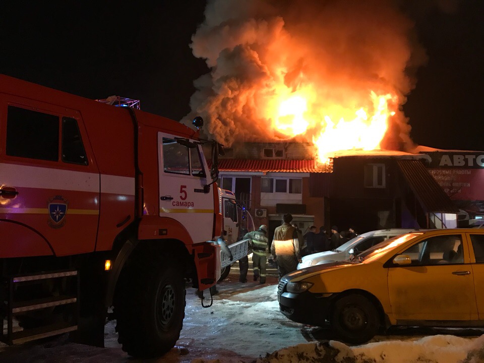 Полыхало, как в аду: в Самаре на Алма-Атинской сгорел автосервис