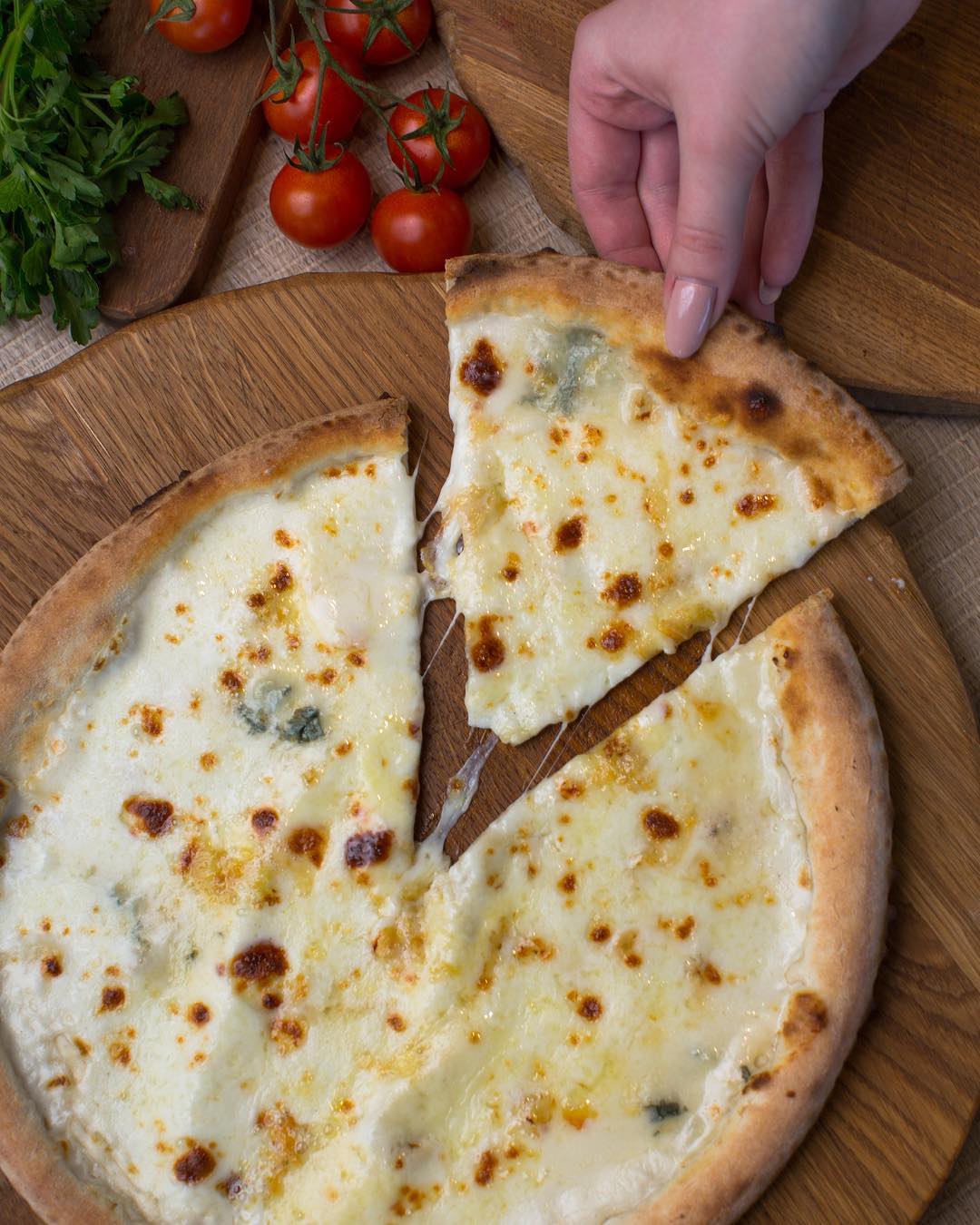 рецепт пиццы в духовке четыре сыра фото 115
