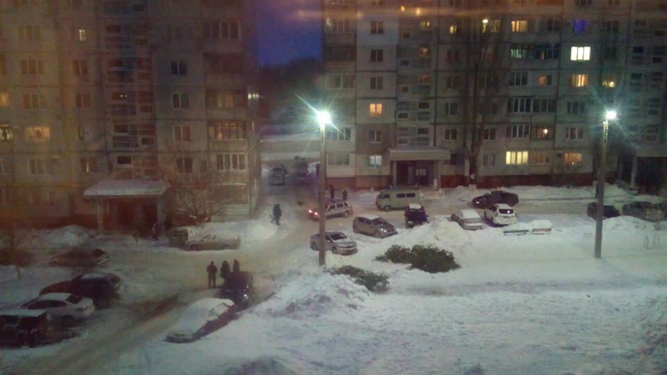 В Новокуйбышевске мальчик и девочка упали с крыши многоэтажки