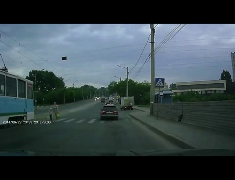 дтп мерседес бенс на ул. волочаевской. видео дтп мерседес бенс на ул. волочаевской. видео