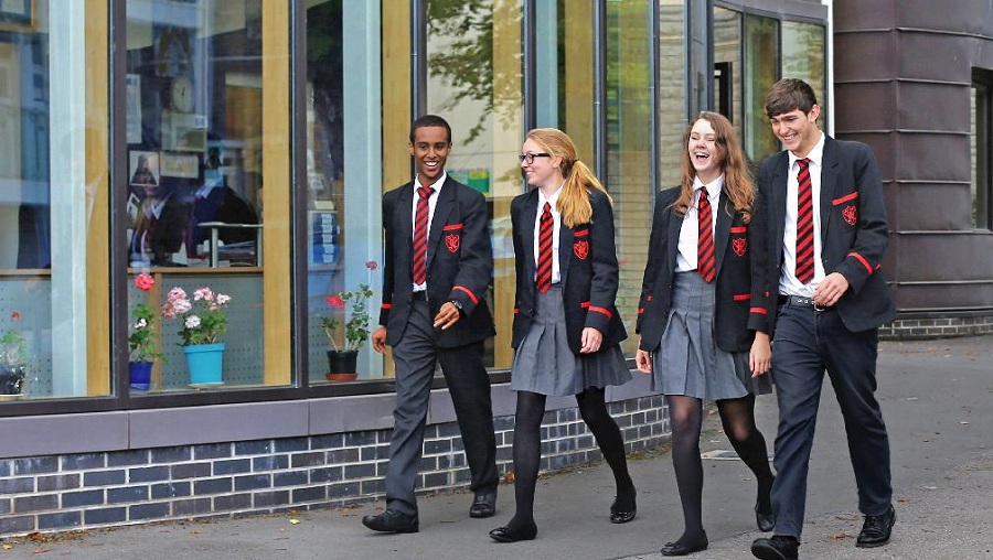 В британской частной школе могут разрешить мальчикам носить юбки
