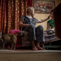 Зоя Викторовна говорит, что если бы не подаренная им кошка, то по ночам по ним с детьми бегали бы пробирающиеся в старую квартиру мыши Зоя Викторовна говорит, что если бы не подаренная им кошка, то по ночам по ним с детьми бегали бы пробирающиеся в старую квартиру мыши