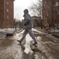 Ручьи и лёд во дворах домов на улице Дуси Ковальчук Ручьи и лёд во дворах домов на улице Дуси Ковальчук