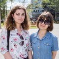 Многие абитуриенты приходят подавать документы с родителями Многие абитуриенты приходят подавать документы с родителями