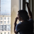 Из-за запаха в подъезде в квартирах постоянно открыты окна Из-за запаха в подъезде в квартирах постоянно открыты окна