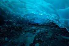 Ледяная пещера под ледником в Джуно