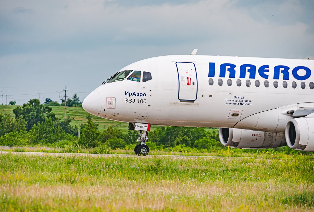 Авиакомпания иркутск. SSJ 100 ИРАЭРО. ИРАЭРО Airbus a319. Самолет ИРАЭРО Иркутск. ИРАЭРО а319.