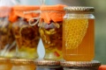 Кушать подано: купить сочное мясо из печи, сало с чесноком и башкирский мёд можно на ярмарке у «Теоремы»