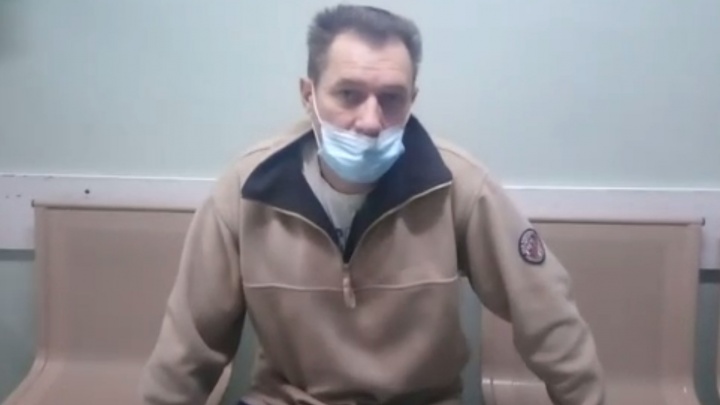 В Новосибирске силовики пришли с обысками к общественнику Виктору Сорокину — мужчина попал в больницу