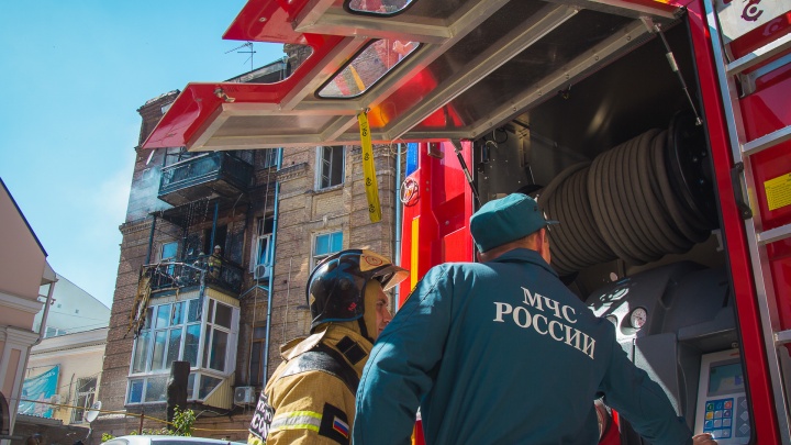 На пожаре в кузбасском городе пострадали три человека: комментарии МЧС и медиков