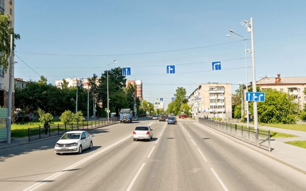 «Если секция красная, два ряда стоит». В Екатеринбурге на важном перекрестке изменили схему движения