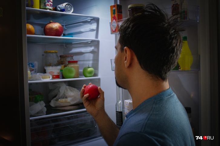 Ищем причины ночных набегов на холодильник