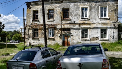 Жизнь после никеля. Что происходит с самым «бедненьким» городом Урала, где взорвали старый завод