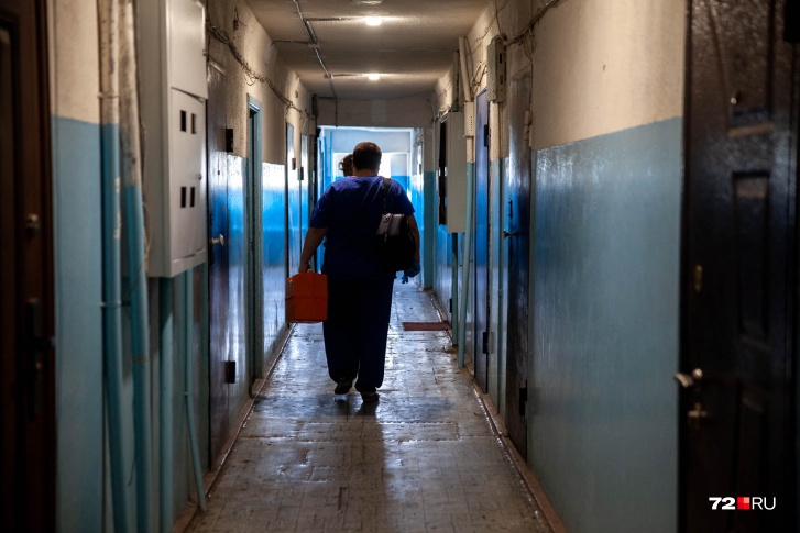 В одном из тюменских пансионатов на Лесобазе курьер увидел ребенка и вызвал правоохранителей и ПДН В одном из тюменских пансионатов на Лесобазе курьер увидел ребенка и вызвал правоохранителей и ПДН