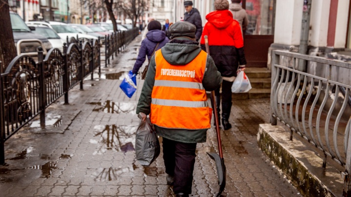 Весне дорогу: коммунальщики Ярославля начали чистить город от наледи и зимнего мусора
