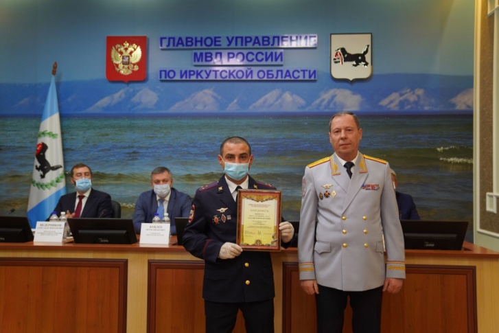 Андрей Калищук на вручении наград сотрудникам полиции в 2021 году Андрей Калищук на вручении наград сотрудникам полиции в 2021 году