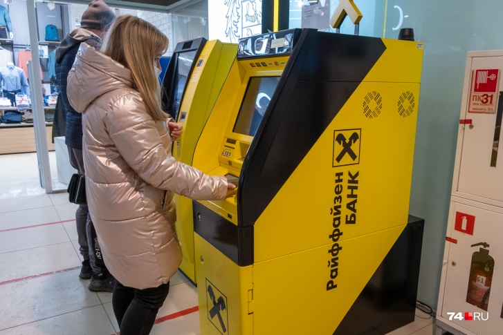 Даже если у карт Visa и Mastercard закончился срок действия, они по-прежнему работают в России Даже если у карт Visa и Mastercard закончился срок действия, они по-прежнему работают в России