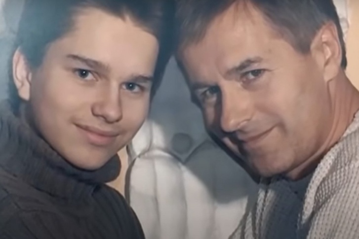 На фото актер со своим старшим сыном Андреем — парень умер в 25 лет