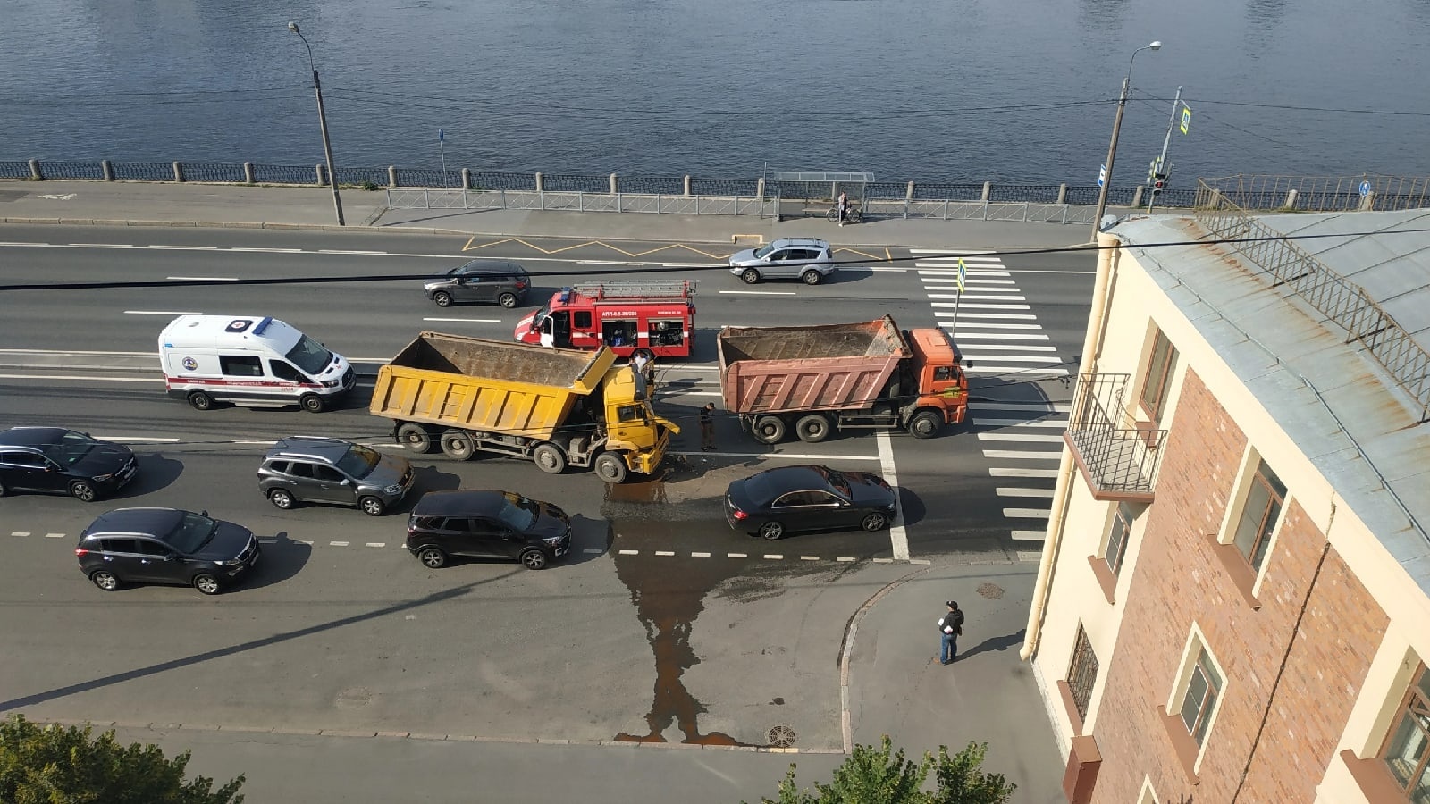 октябрьская набережная в санкт петербурге