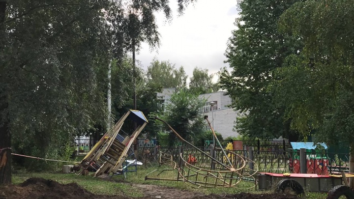 «Происходит жуть»: в Ярославле раскурочили зеленую зону во дворе ради расширения дороги