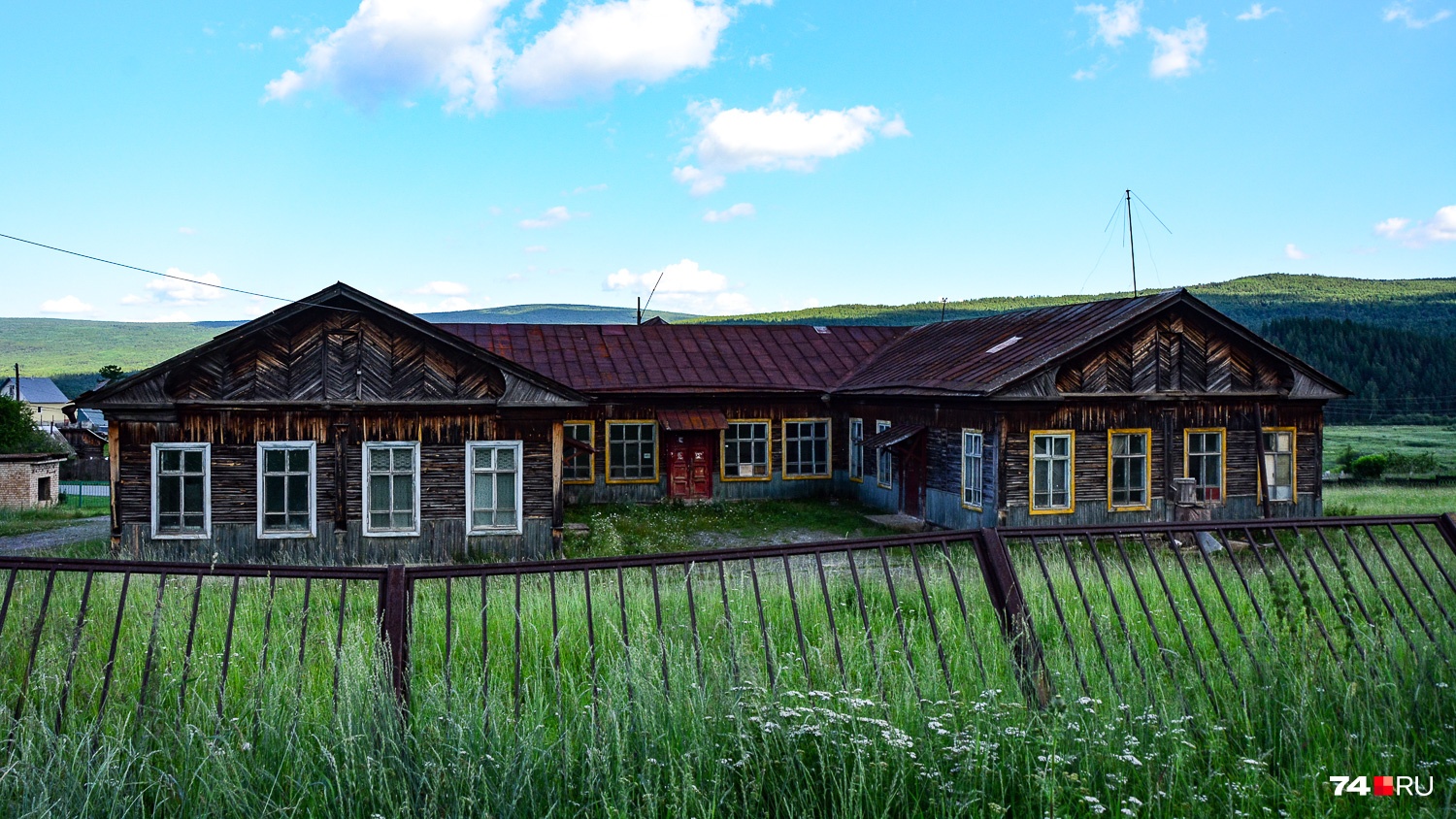 Поскольку село очень старое, 1864 года, в нем много классных исторических построек. В этой находится магазин Поскольку село очень старое, 1864 года, в нем много классных исторических построек. В этой находится магазин