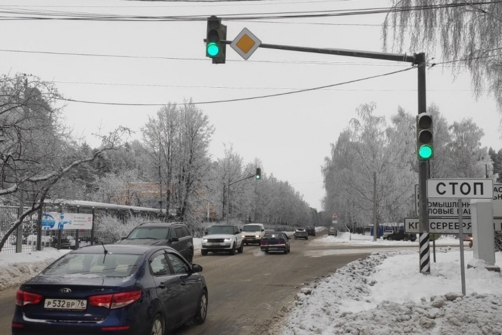 Проблемный светофор в Заволжском районе Ярославля не будут убирать
