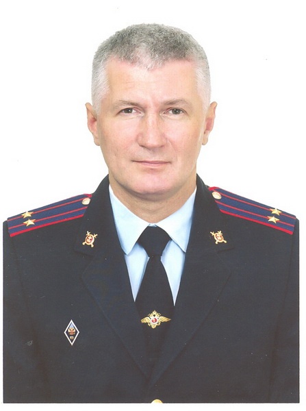 На фото Евгений Захаров, подполковник полиции