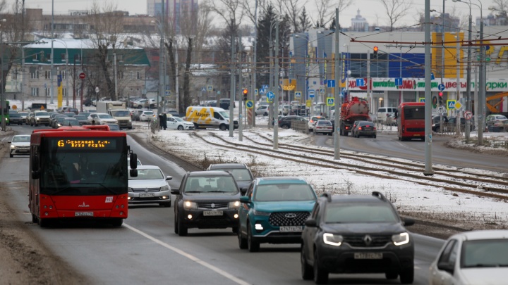 Очередной удар по автомобилистам в Казани: теперь за ними будут следить и на остановках