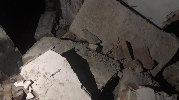 12-летний мальчик погиб после обрушения заброшенного здания в Красноярском крае