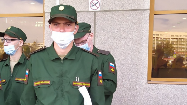 «Поганая армия убила»: челябинка заявила об отравлении сына в нижегородской воинской части