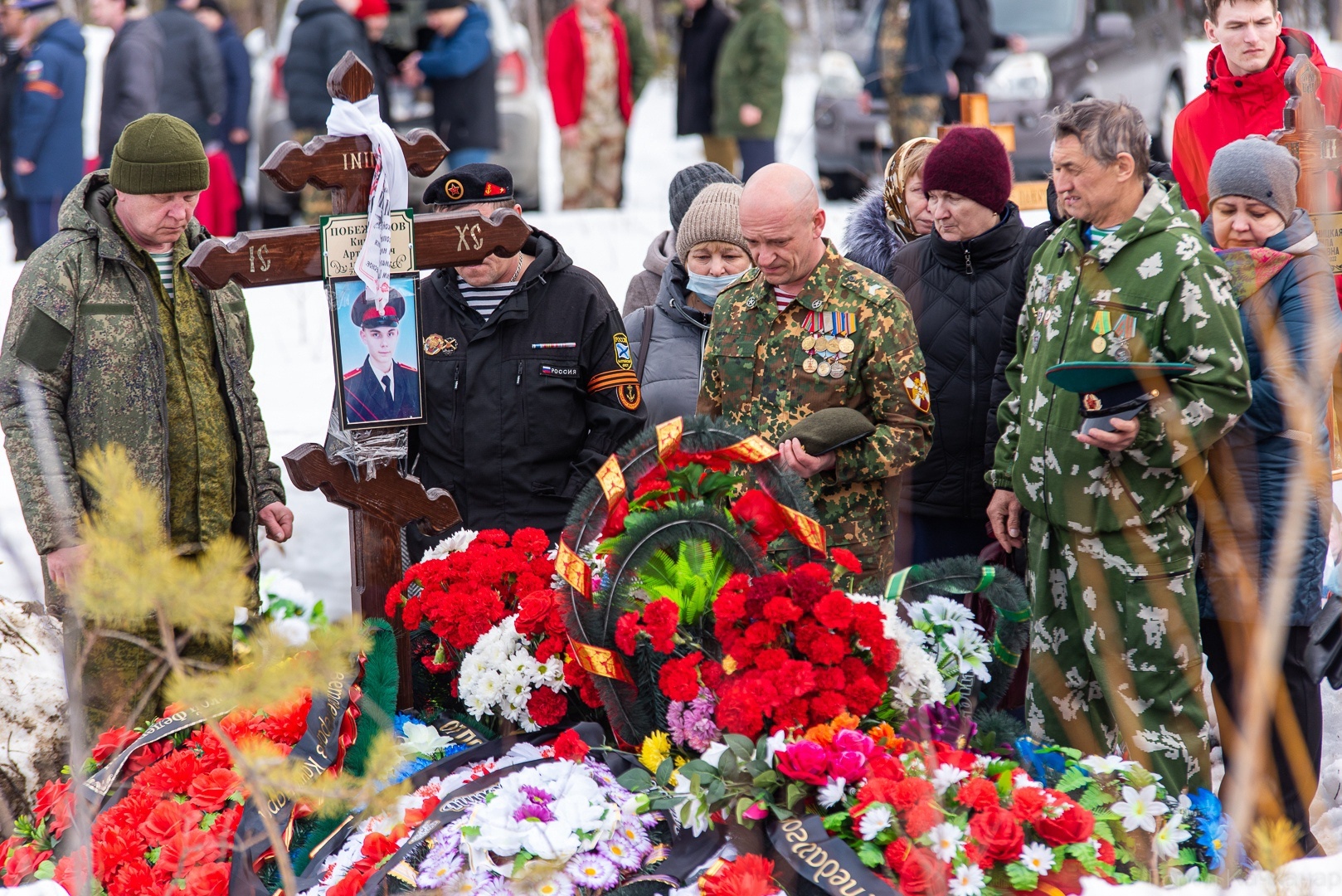 Сколько погибло за время спецоперации. Украина похороны солдат. Прощание с погибшими на Украине.