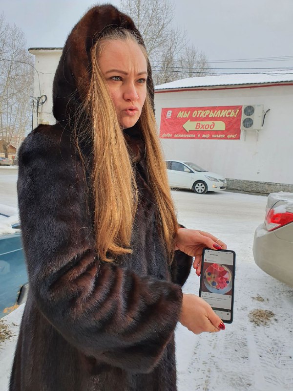 Жительница Режа Юлия знала погибшую девять лет. Познакомились, когда та покупала в ее магазине бытовую технику. Юлия показывает Катин инстаграм