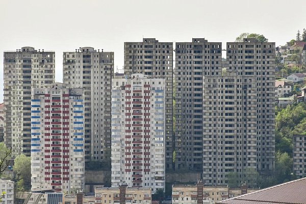 В начале года на курорте в реестре было 12 жилых комплексов-долгостроев, сейчас осталось 9 В начале года на курорте в реестре было 12 жилых комплексов-долгостроев, сейчас осталось 9
