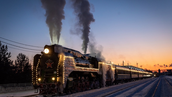 В Екатеринбург приедет поезд Деда Мороза. Но попасть к волшебнику можно будет только с QR-кодом