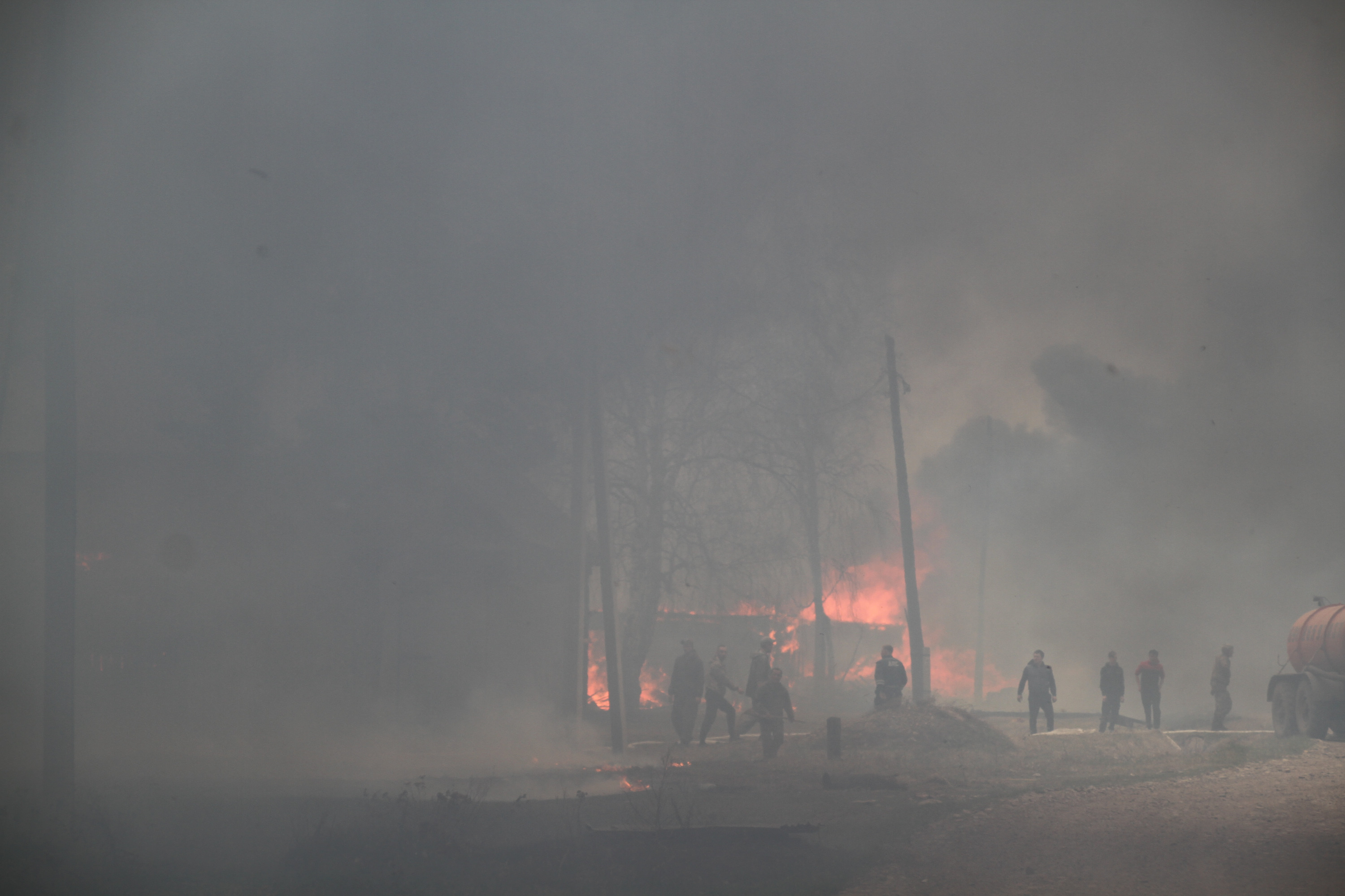 Пожар в поселке Половино-Черемхово Тайшетского района начался около 3 часов дня