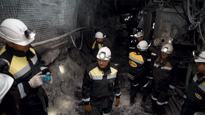 После обрушения в шахте «СУЭКа» в Кузбассе остались работать 190 человек