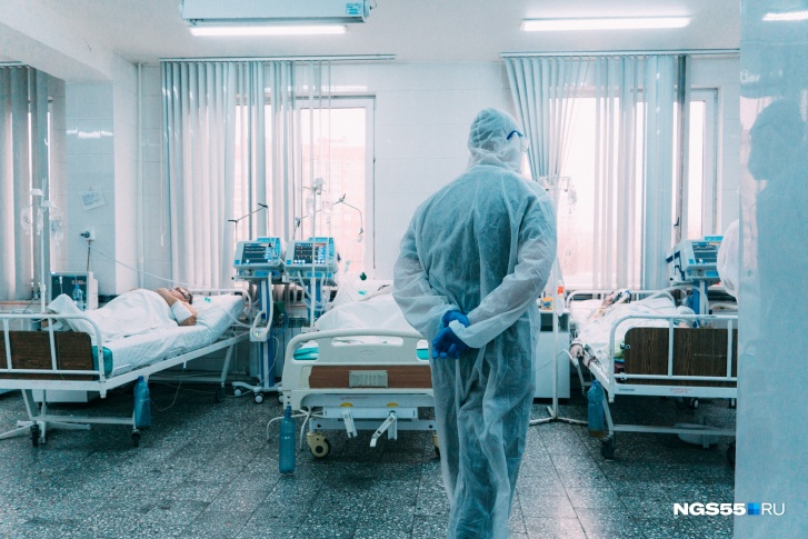 В ковидные госпитали поступает очень много антипрививочников
