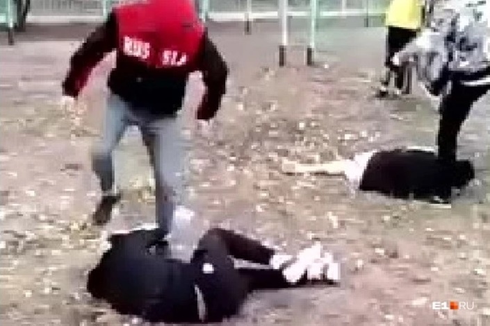 В Свердловской области вынесли приговор подросткам, которые жестоко избили сверстников и сняли всё на видео