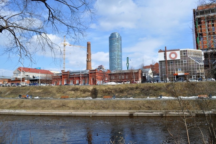 Здание на берегу Исети продавали за 30 миллионов рублей Здание на берегу Исети продавали за 30 миллионов рублей