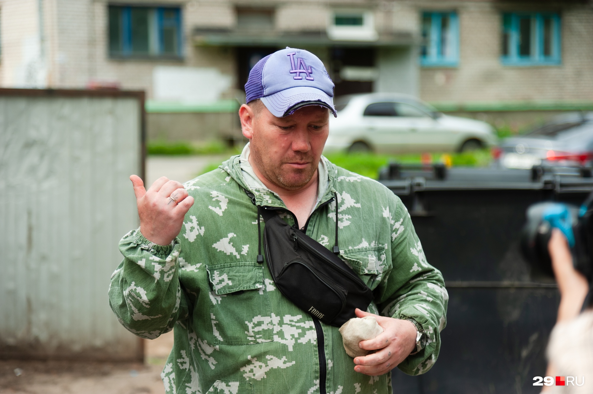 Дмитрий старался говорить спокойно и сдержанно, но иногда эмоции брали верх Дмитрий старался говорить спокойно и сдержанно, но иногда эмоции брали верх