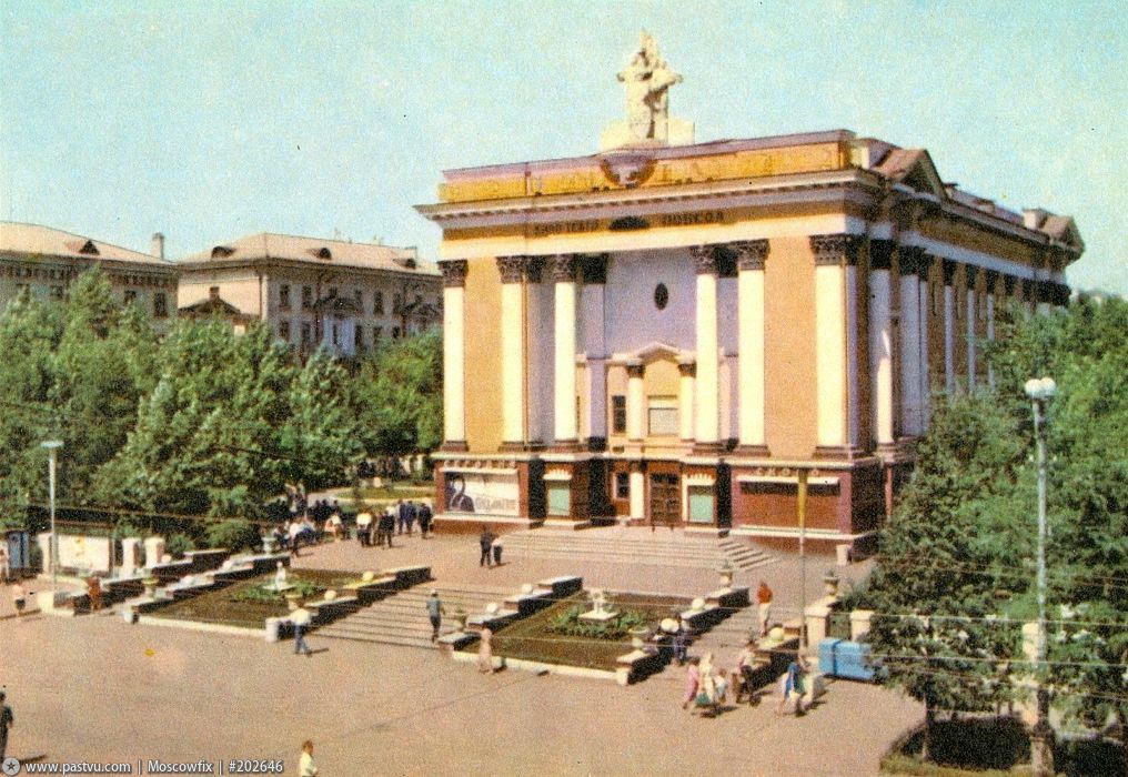 Строительство кинотеатра «Победа» длилось 4 года, с 1945 по 1949 г. Строили его пленные немцы Строительство кинотеатра «Победа» длилось 4 года, с 1945 по 1949 г. Строили его пленные немцы
