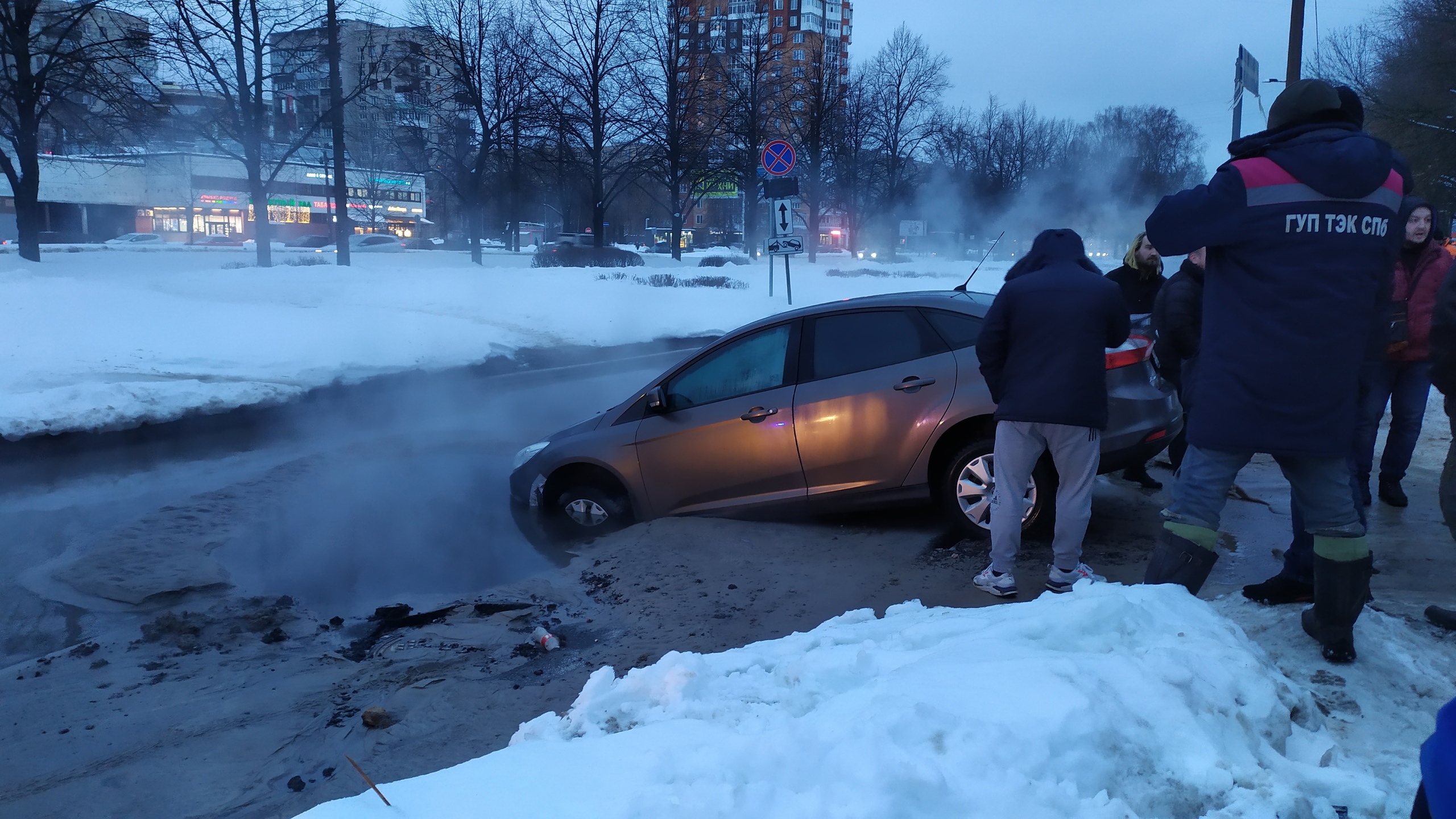 Реконструкция теплосети началась с прорыва на Гражданском. Остывают 96  домов, машина заглянула в «ад» | 13.01.2022 | Санкт-Петербург - БезФормата