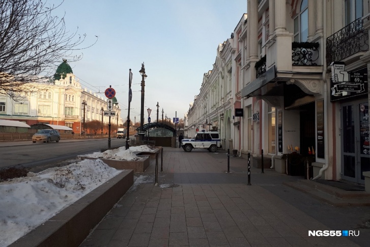 Полиция огородила территорию на время проверки Полиция огородила территорию на время проверки
