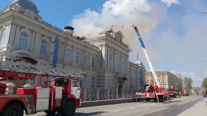 В Казани горит историческое здание. Внутри было 80 человек